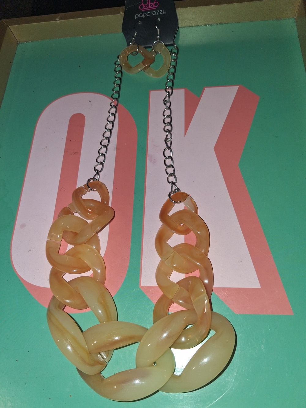Paparazzi Women’s Beige Resin Link Necklace